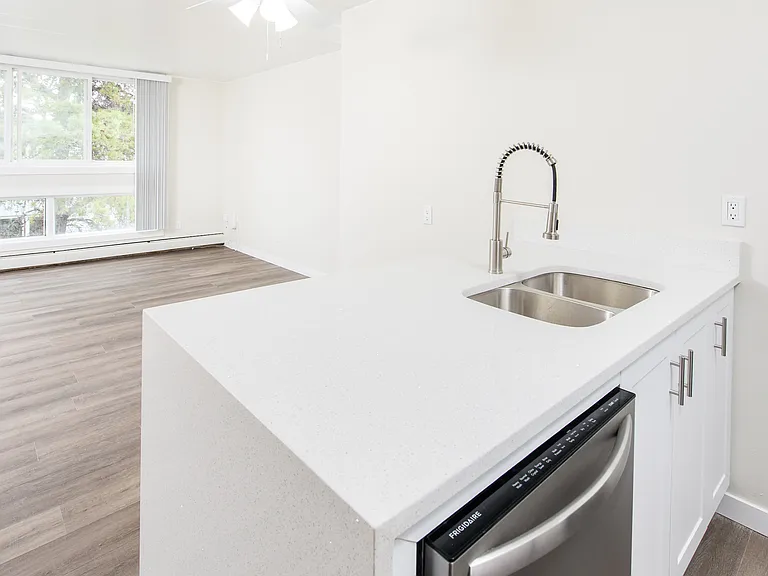 28 Garden Cres — Photo 14