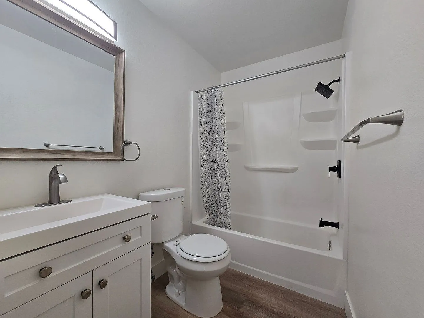 Spacious 4-Bedroom Home in Desirable Paradise Hills — Photo 4