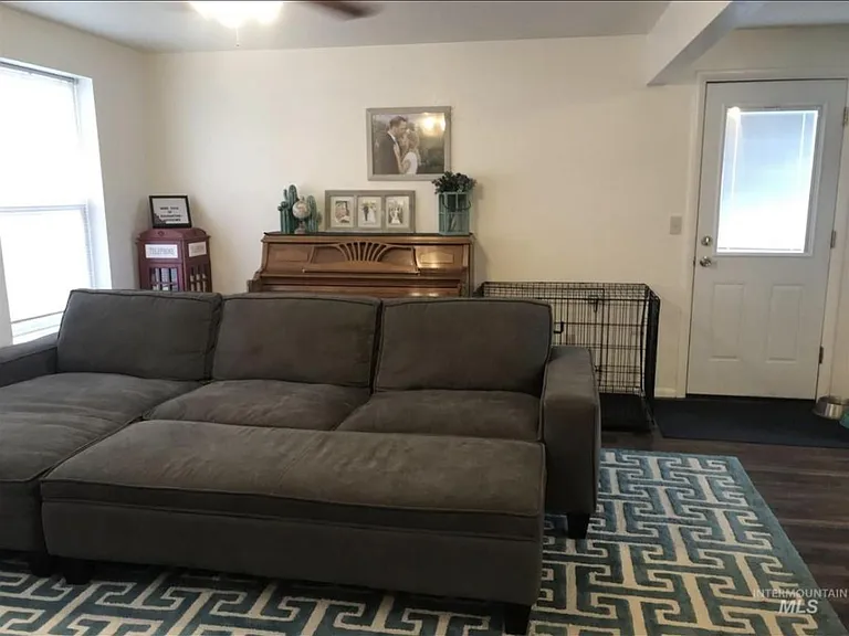 2233 S Euclid Ave — Photo 11