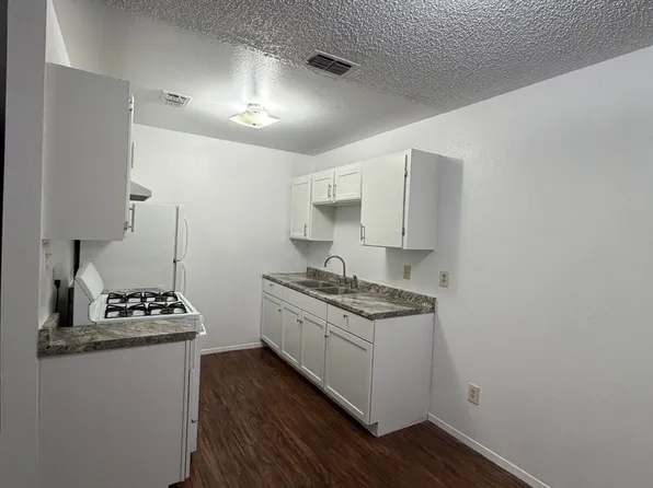 Alston apartments, 604 E Alston St #10, Hobbs, NM 88240