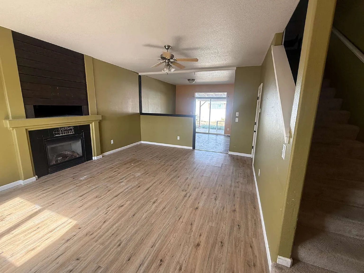 3 bed, 2.5 bath, 1504 sqft, $2,350 — Photo 2