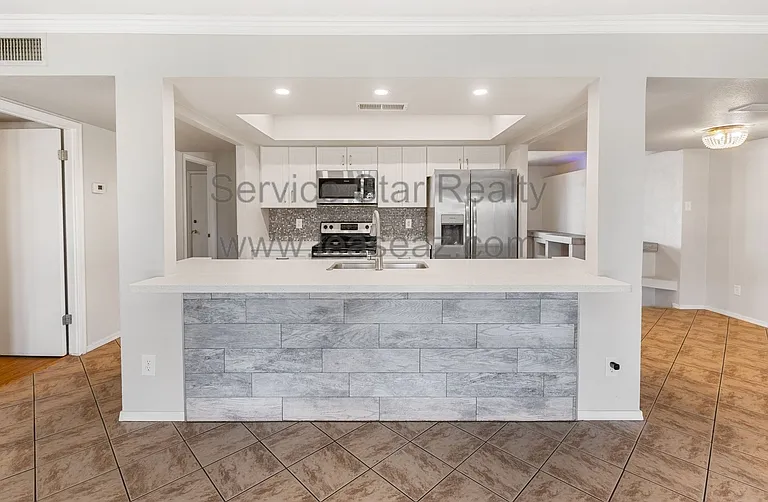 5513 W Waltann Ln — Photo 17