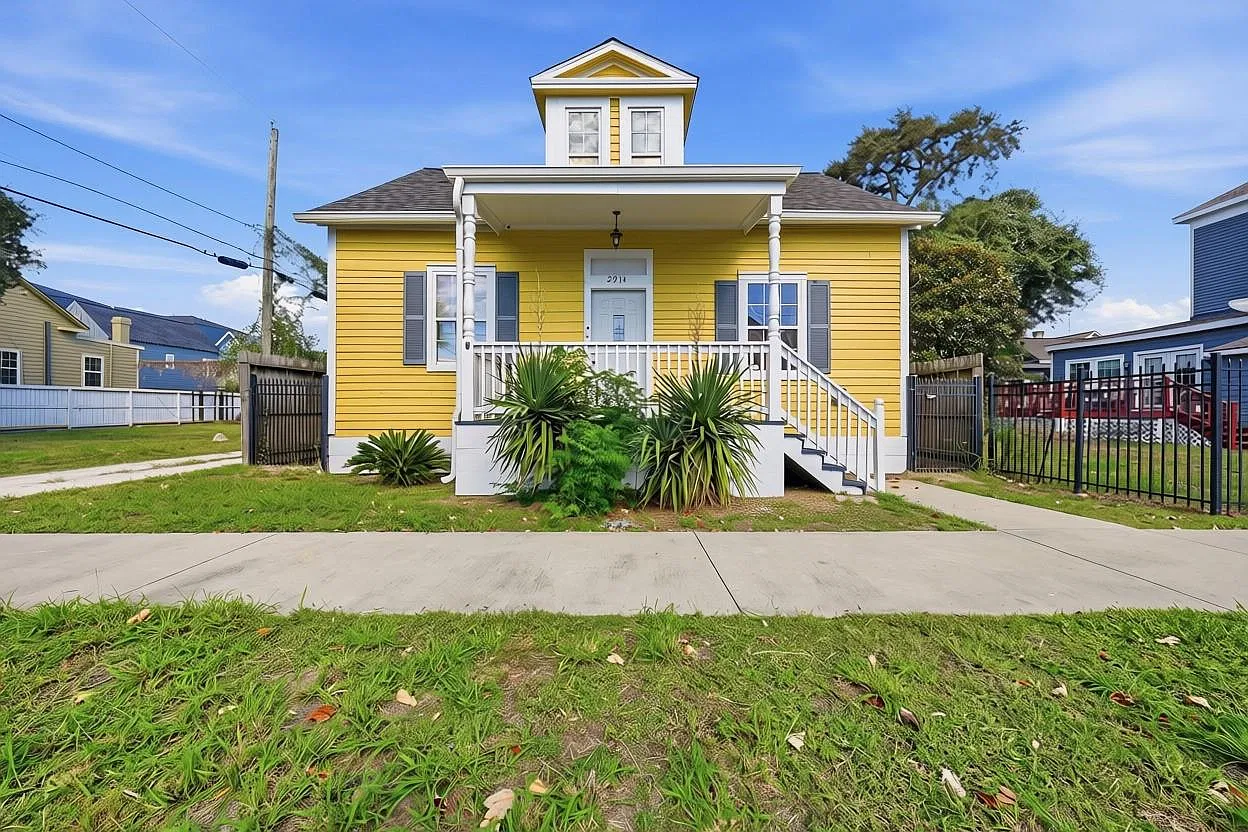4 bed, 1.5 bath, 1488 sqft, $1,800 — Photo 1
