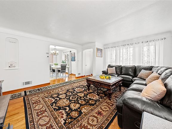 3rd image of 6611 Dartworth Dr