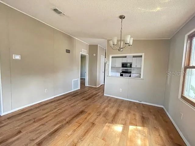 909 Orchid St — Photo 7