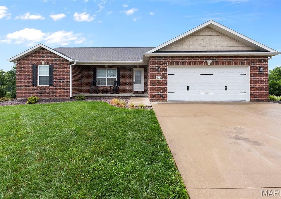 1st image of 424 Cedar Meadows Dr