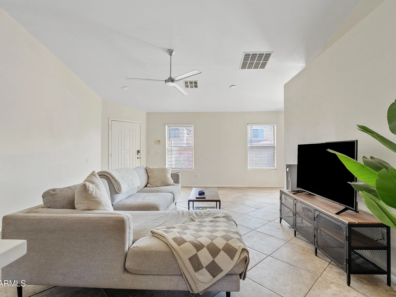 4 bed, 2.0 bath, 1450 sqft, $2,000 — Photo 1