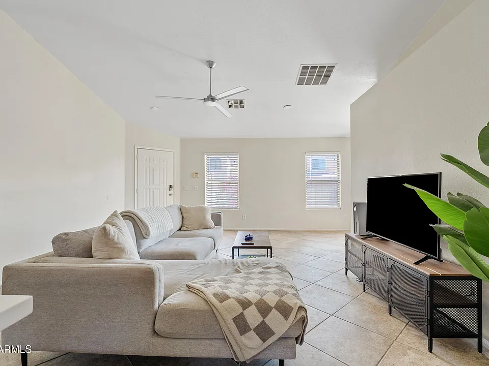 10901 W Lewis Ave