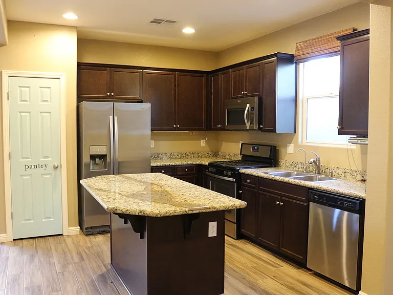 10842 Dobbs Ave — Photo 9