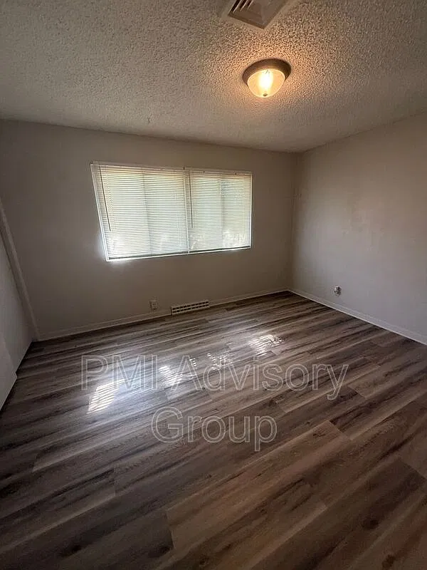 2 bed, 1.0 bath, 924 sqft, $975 — Photo 4