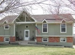 10821 N Charlotte St, Kansas City, MO 64155