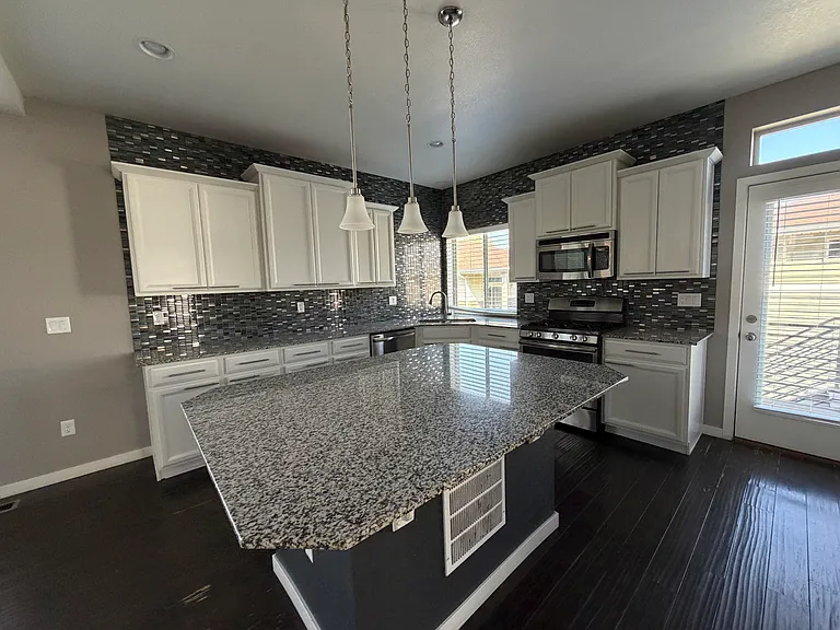 4456 Elegant St — Photo 9