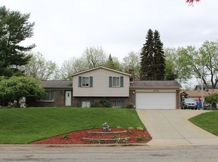 9272 Tuscarora Dr, Clarkston, MI 48348