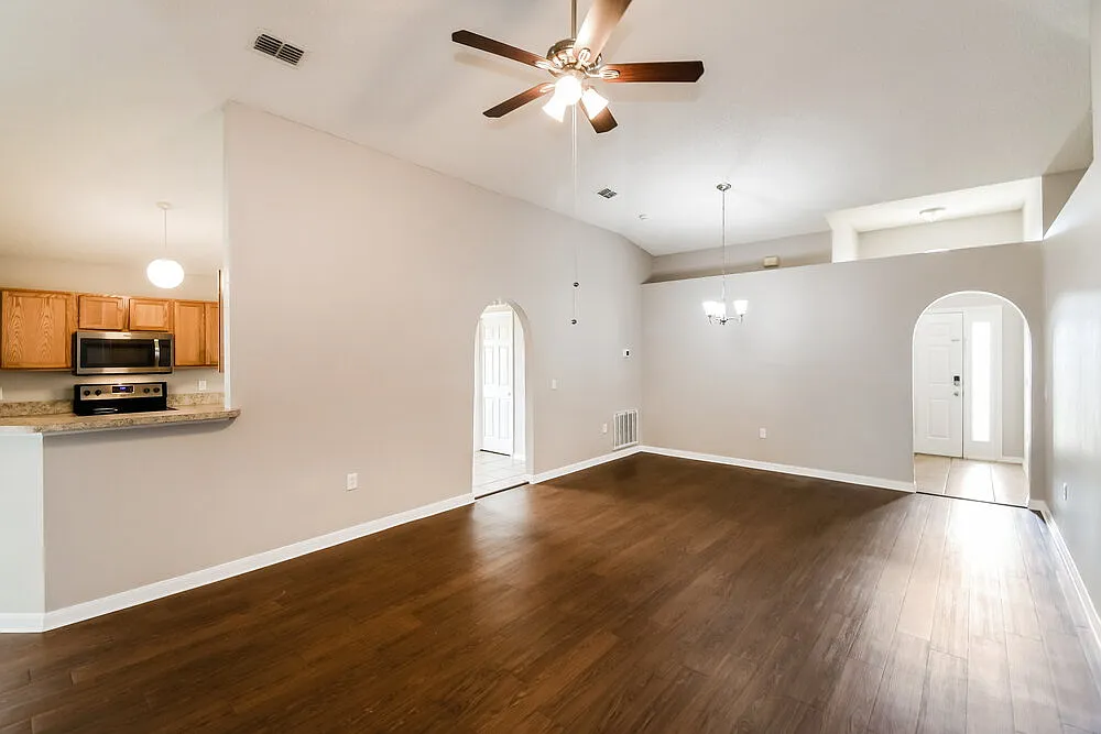 4 bed, 2.0 bath, 1874 sqft, $2,830 — Photo 3