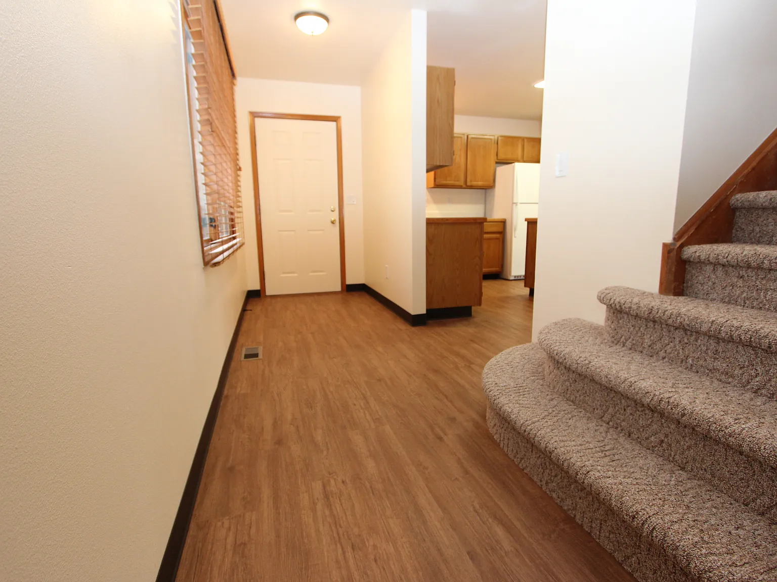 3 bed, 2.5 bath, 2520 sqft, $2,500 — Photo 2