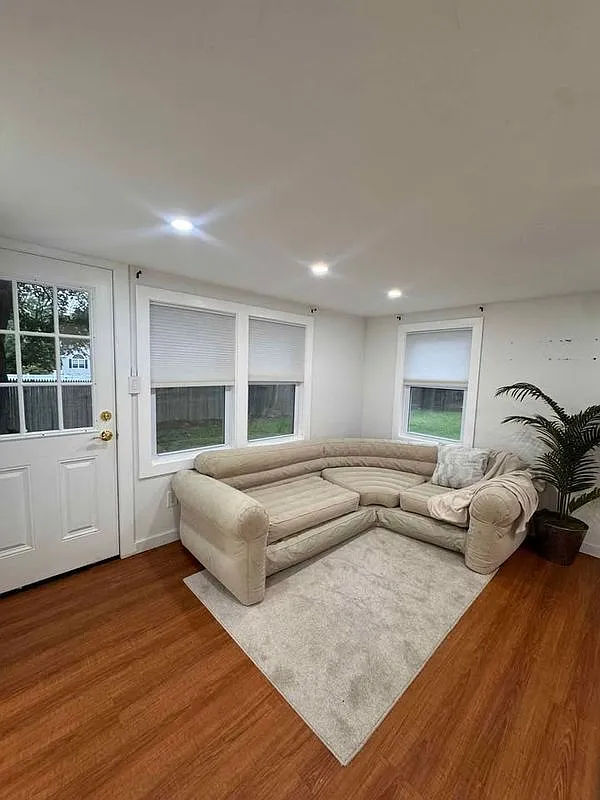 1 bed, 1.0 bath, 400 sqft, $1,800 — Photo 2