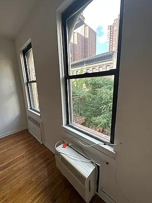 Rented by Eric Goodman Realty Corp | media 6