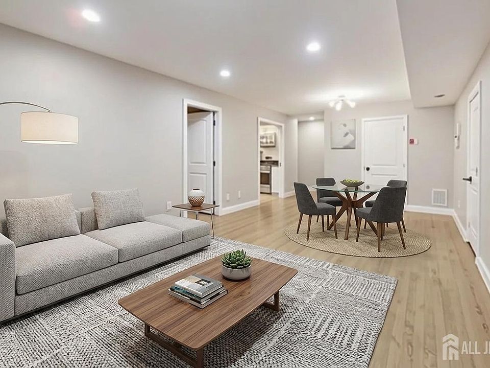 1st image of 194 College Dr
