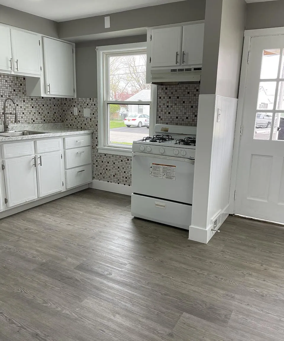 2 bed, 824 sqft, $1,200 — Photo 3