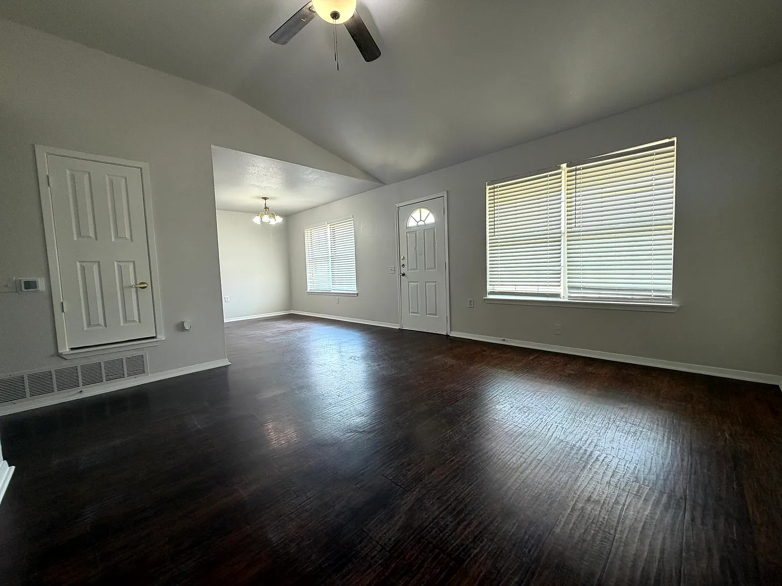 3 bed, 1300 sqft, $2,000 — Photo 3