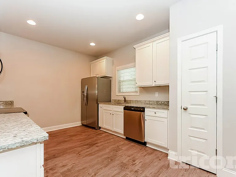 817 Crescent Way — Photo 4