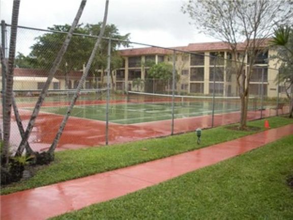 5th image of 253 S Cypress Rd APT 233