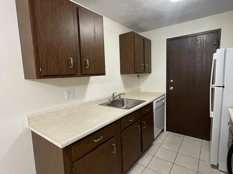50 Juniper Rd #B1 — Photo 11