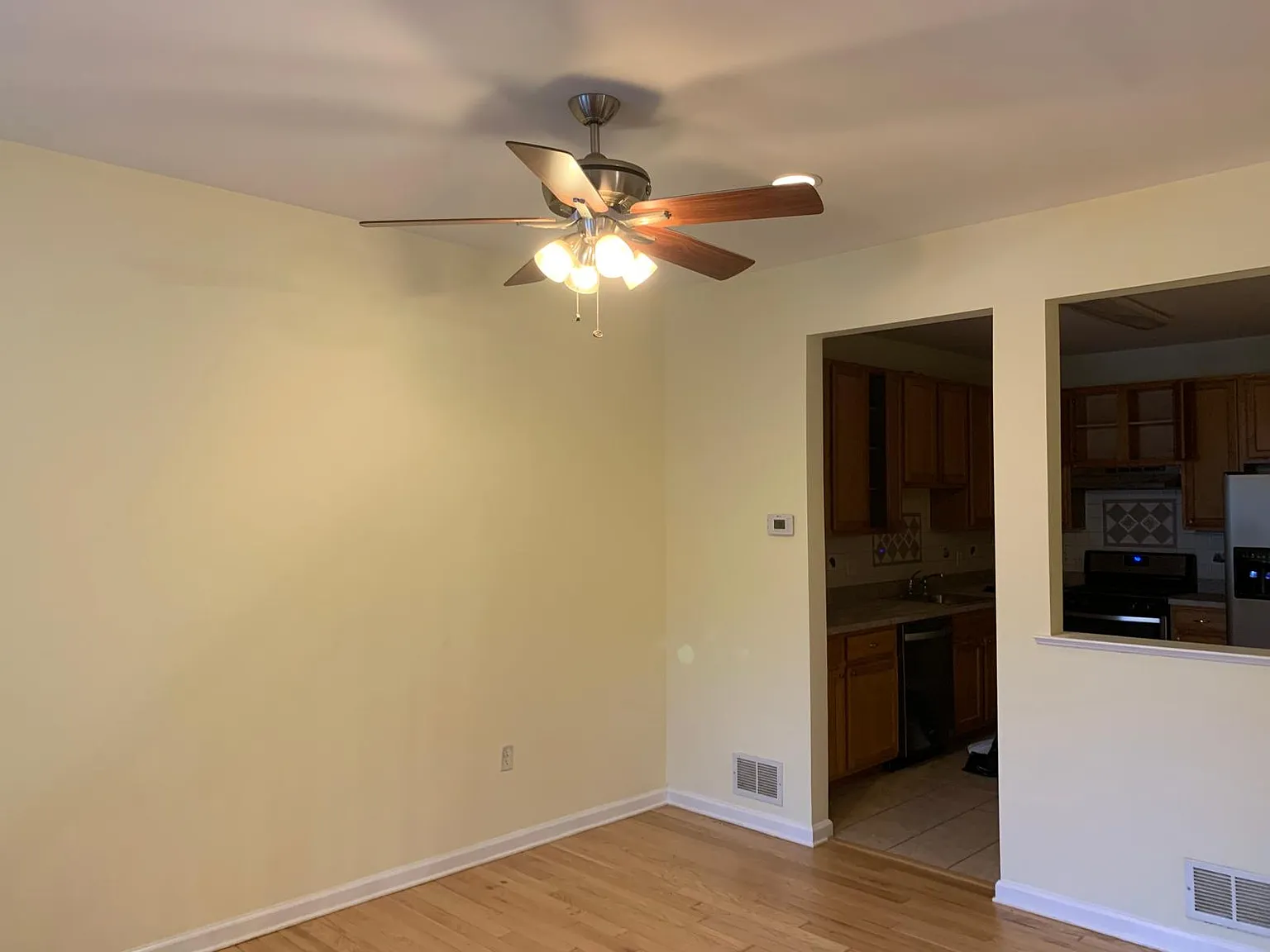 2 bed, 2.5 bath, 2200 sqft, $3,200 — Photo 3