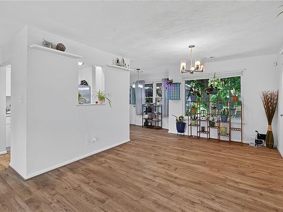 4th image of 1105 Gloucester St