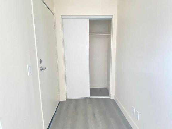 2nd image of 924 S Carondelet St #409