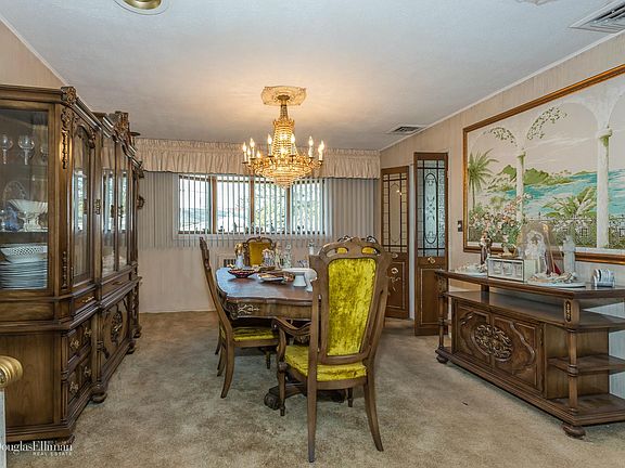 5th image of 653 Dickens Ave