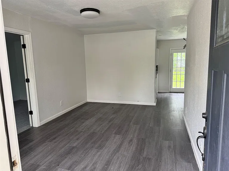 4215 Botany Ln — Photo 2