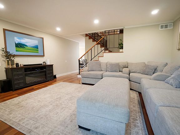 3rd image of 9850 Rimpark Way