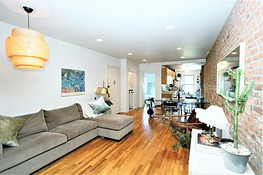 Rented by R New York