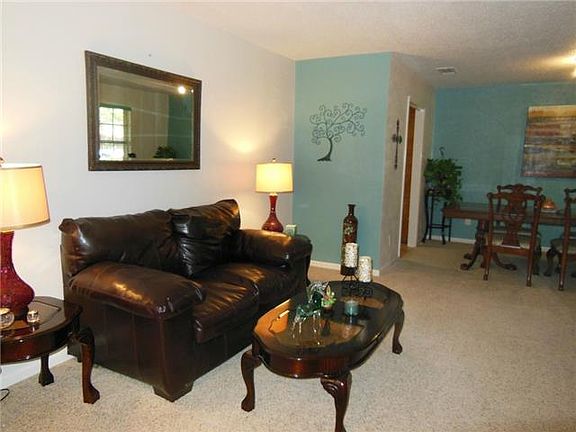 3rd image of 10512 Walnut Bend Dr