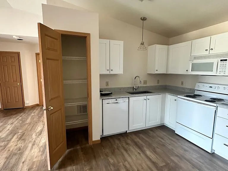 3505 Fallon St #B-24 — Photo 11