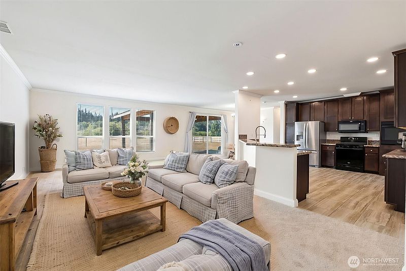 5th image of 4831 113th Avenue SW