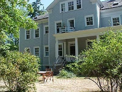 1st image of 2213 B VICTORIAN NE #B