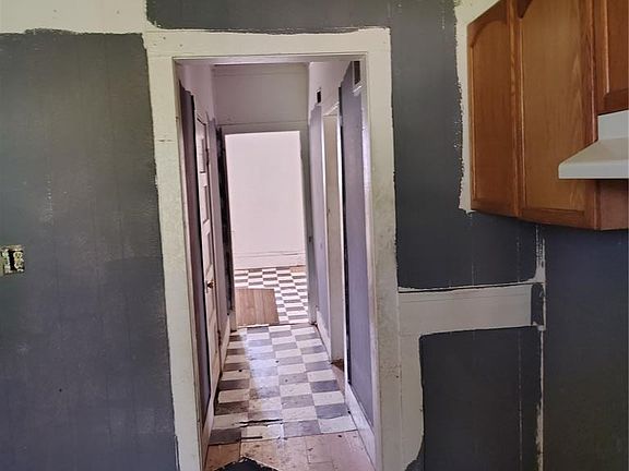 2nd image of 409 Merle St