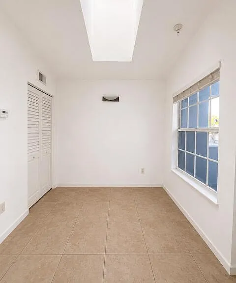 1000 Crystal Way #F — Photo 10