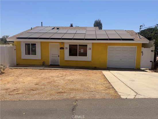 23561 Clara Pl, Canyon Lake, CA 92587