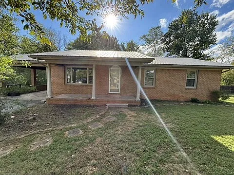 3 bed, 2.0 bath, 1305 sqft, $1,600 — Photo 1