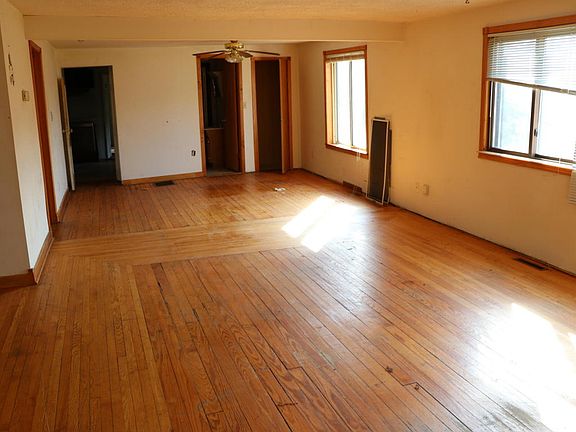 3rd image of 9681 Church St
