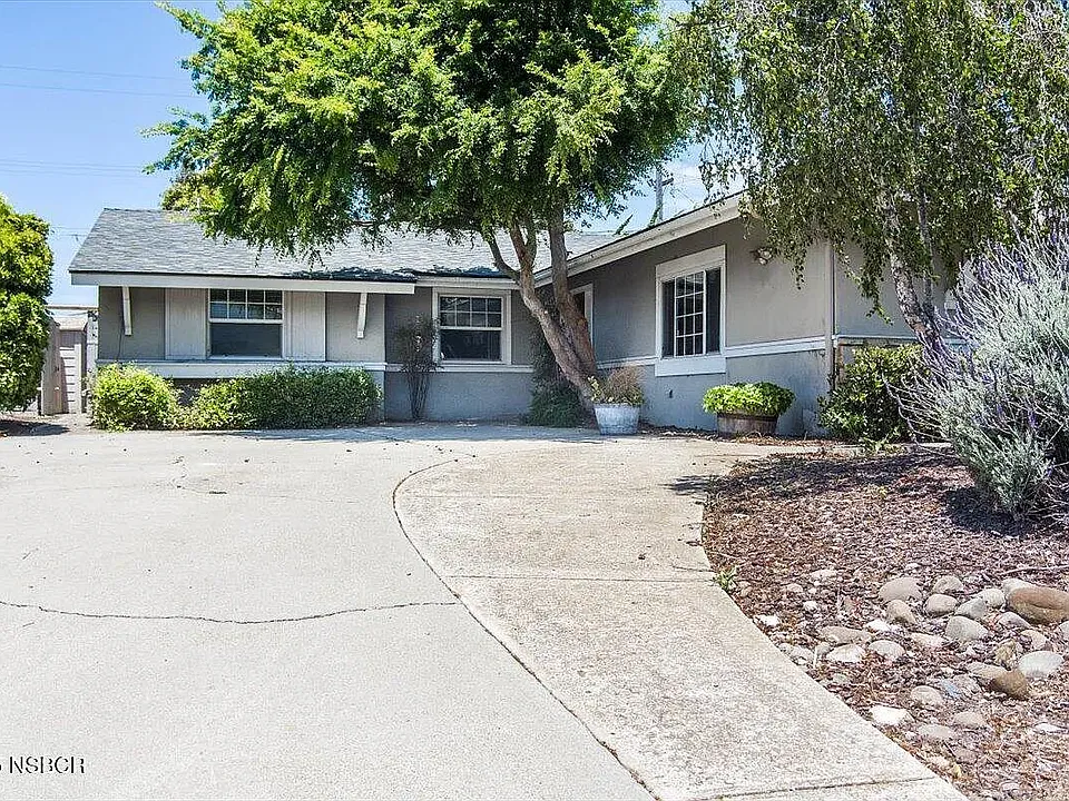 1729 E Berkeley Dr