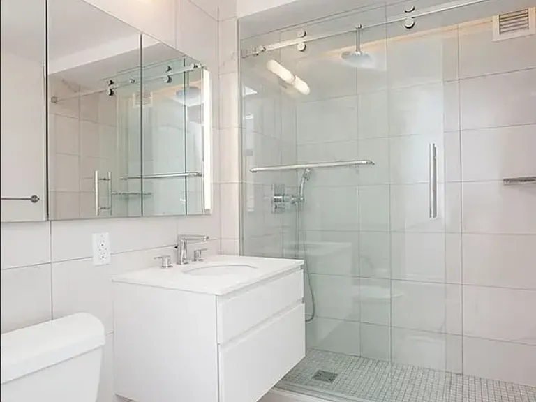 311 W 50th St #2S — Photo 5