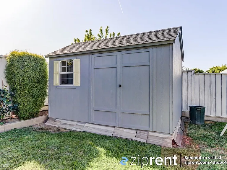4548 Donalbain Cir — Photo 13