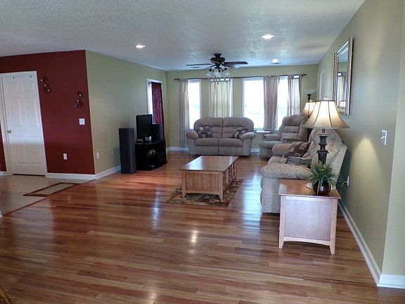 3rd image of 1707 Nicole Ln