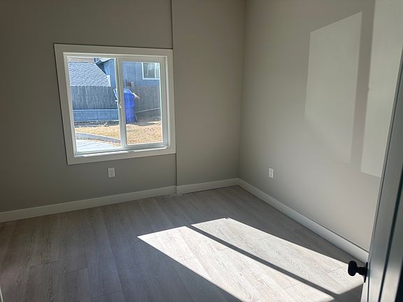 5th image of 1124 Pyramid St #1