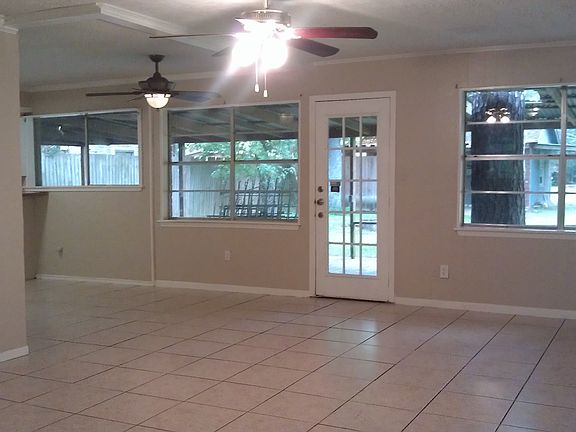 4th image of 3725 White Oak Dr