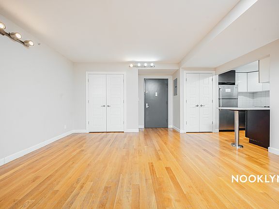 5th image of 90 Sullivan Pl #4K